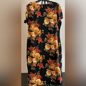 Women’s floral midi dress size 3XL.